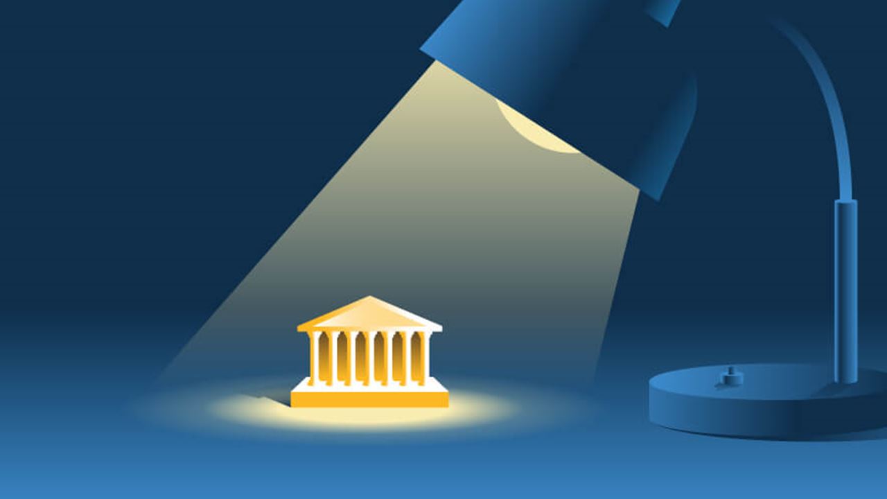 Illustration of a desk lamp shining a spotlight on a courthouse
